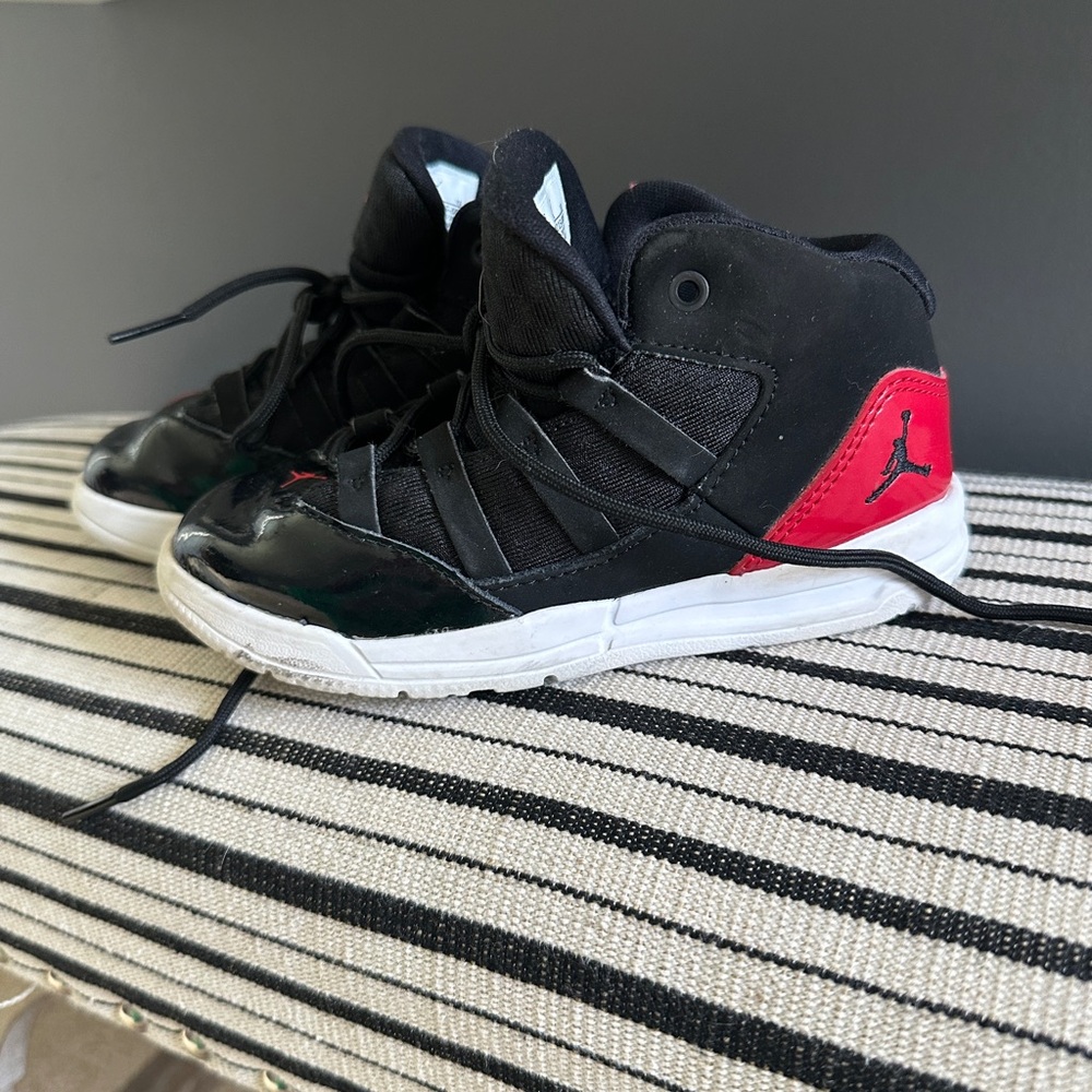 Toddler Jordan shoes - Picture 3 of 4